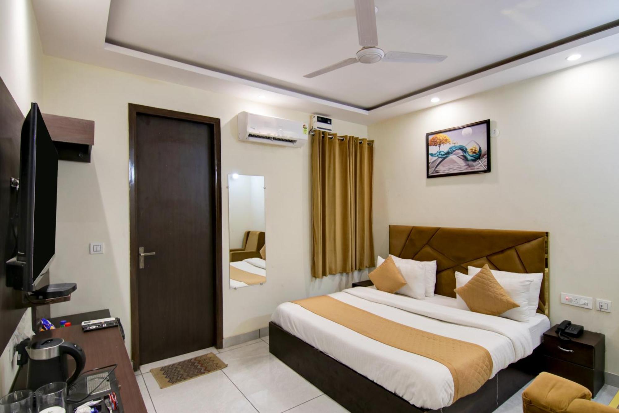 Hotel De Hocks Deluxe - Paharganj New Delhi