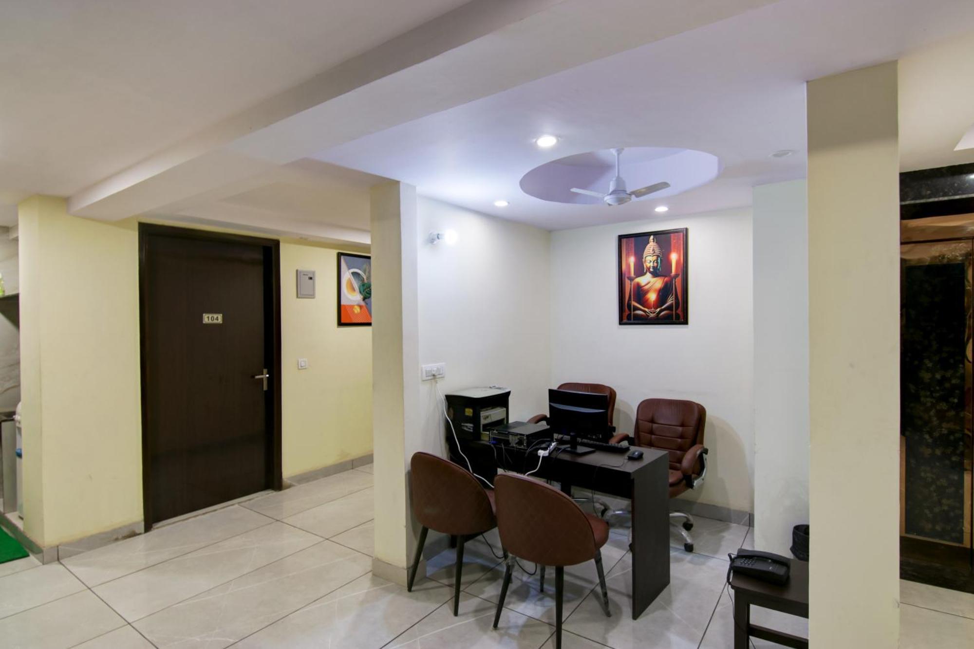 Hotel De Hocks Deluxe - Paharganj New Delhi